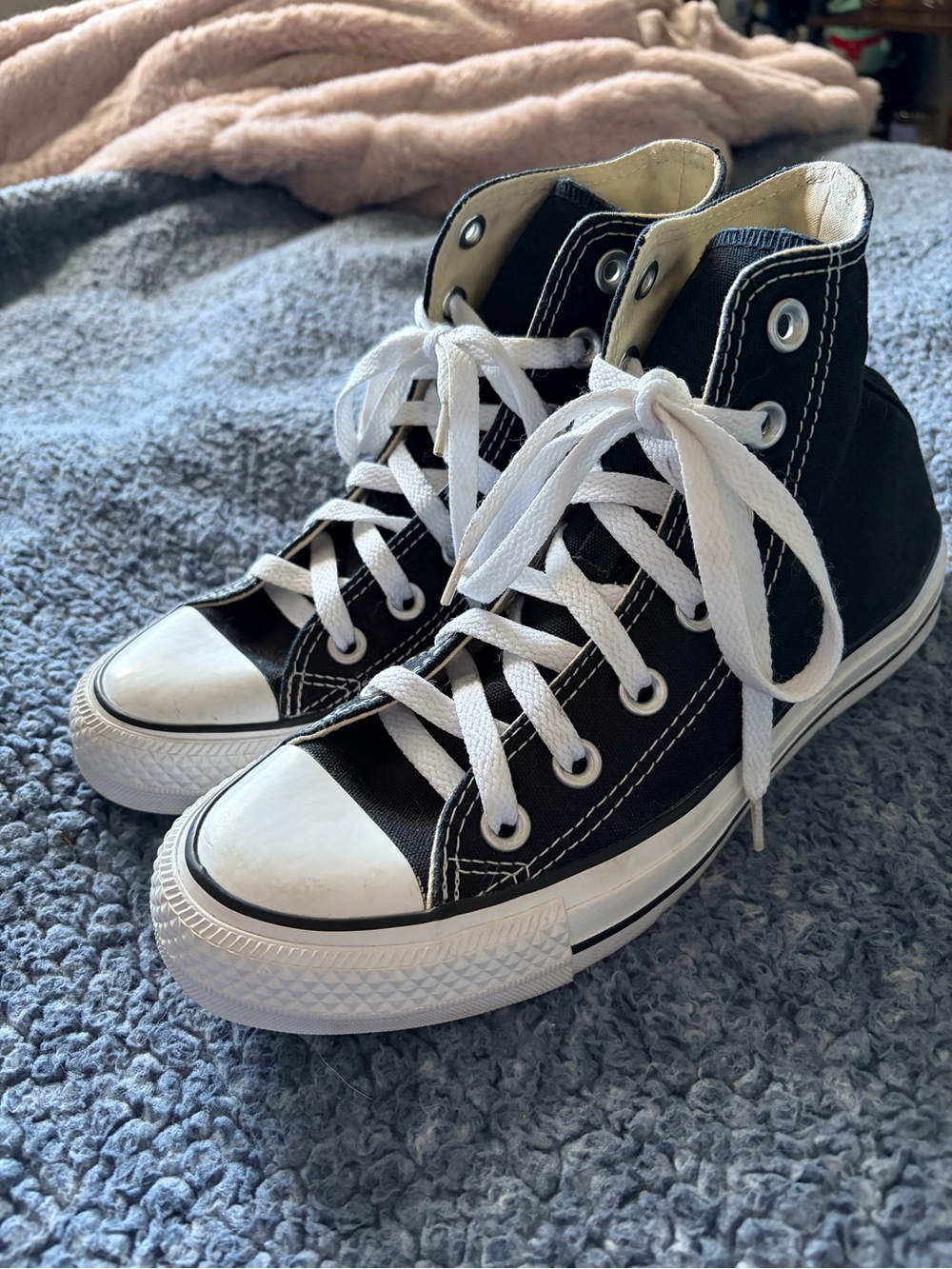 Converse Woman’s US-Size 6 Black and White High-Top Sneakers